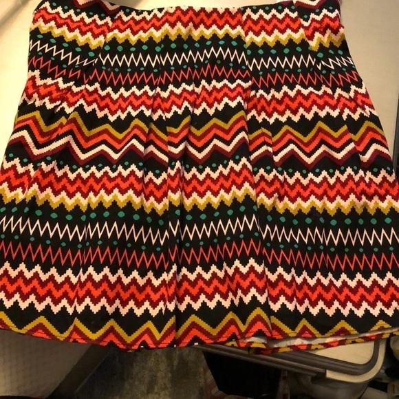Forever 21 3x pleated skirt. Aztec type pr… - Picture 1 of 6